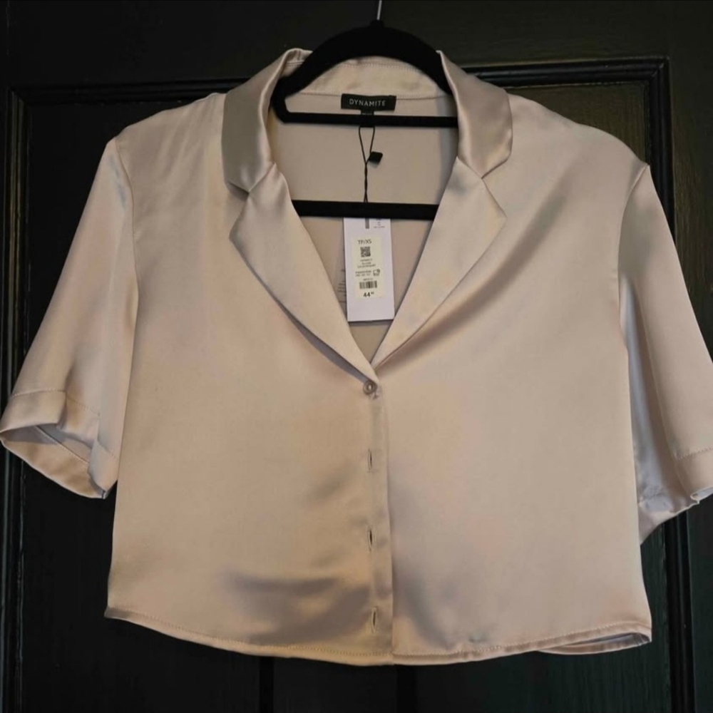 Cream satin crop Short Sleeve blouse Shirt dynamite xs BNWT